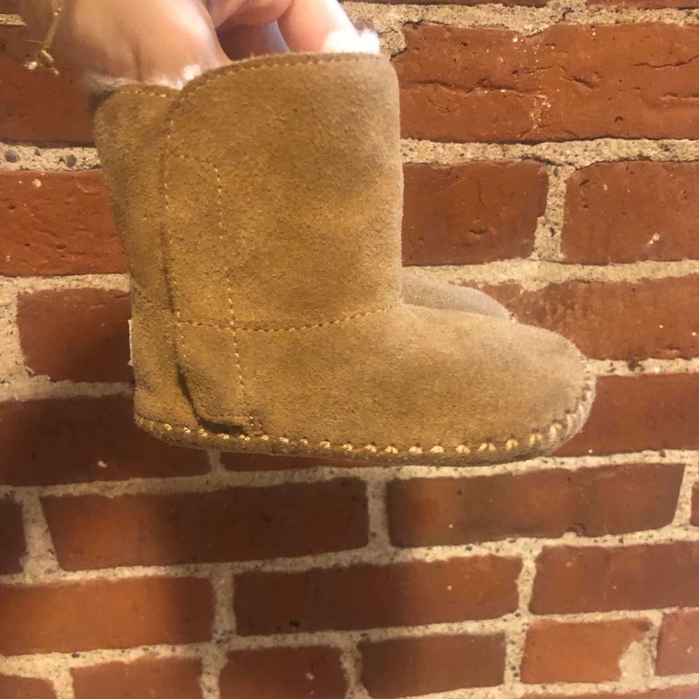 Baby soft soles Ugg boot moccasin size 2 / 3 tan suede  fully lined